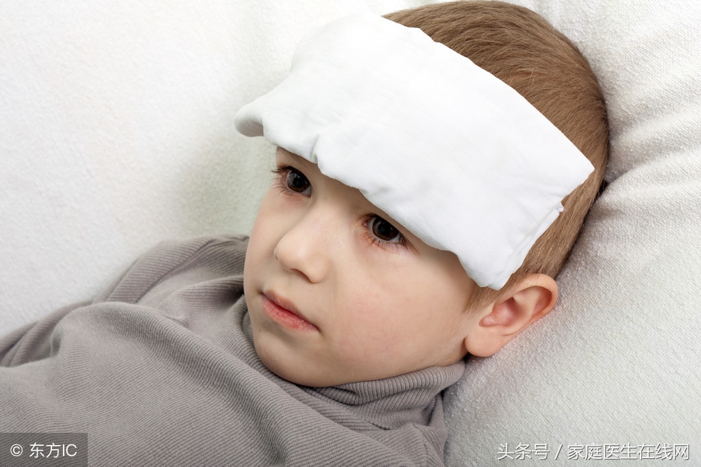 发烧是用热毛巾还是冷毛巾贴额头,宝宝发烧要用热毛巾还是冷毛巾