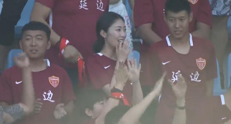 41岁球员倒挂金钩进球,19岁小将超远射门