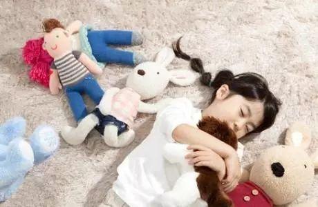 孩子依恋被子怎么办,孩子特别依恋小被子