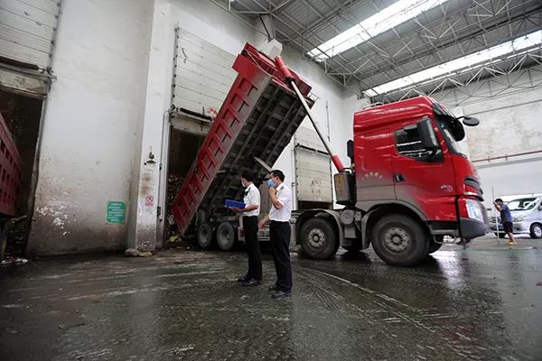 大连海关查获1848吨洋垃圾,海关退运洋垃圾3700多吨