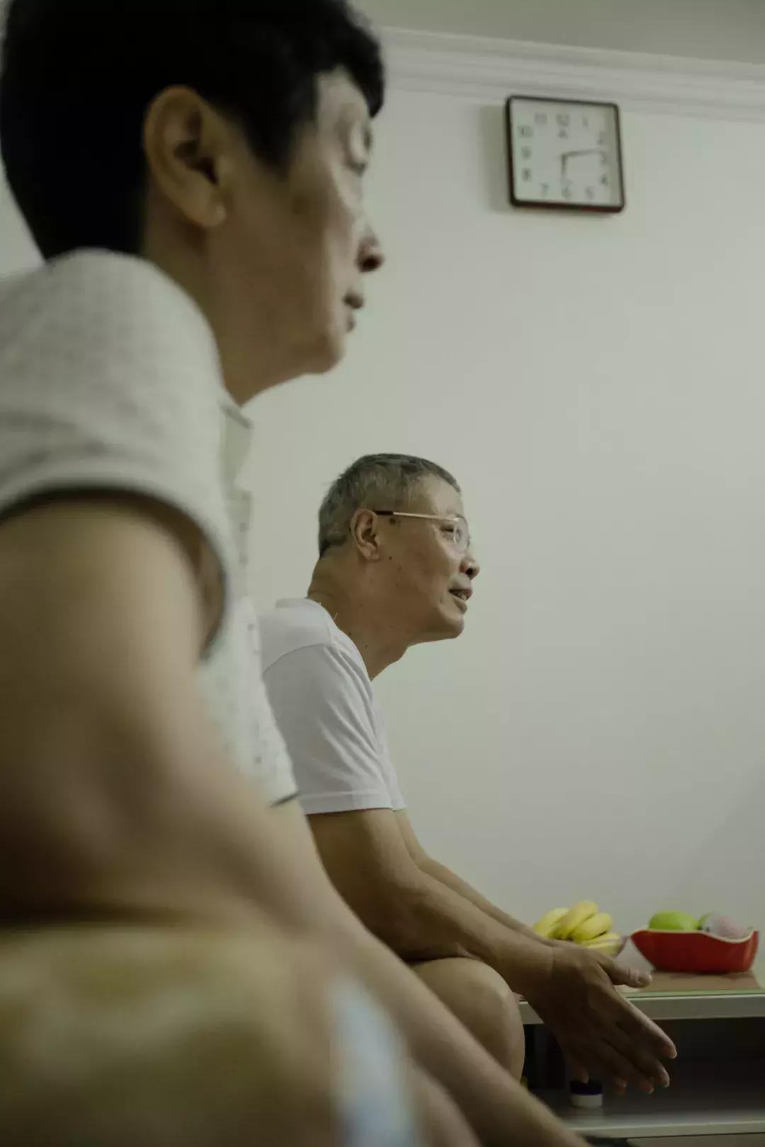 每晚6点，一百万上海男人都在干同一件事丨现在上海