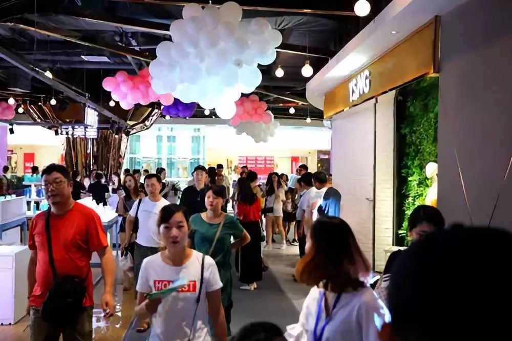 有颜又有料的网红女人街，CBD万达尚街开业啦！