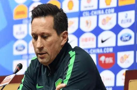 国安韦世豪乌龙冲突,国安主教练评价韦世豪