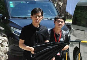 葛优《手机2》造型照暴光,万年光头造型,终于有头发了