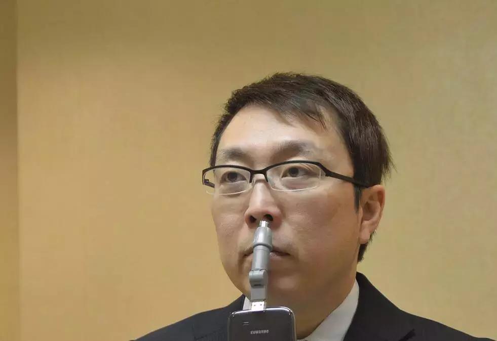 桌上烤肉串,手机剃鼻毛,这些产品脑洞真的很神奇了!