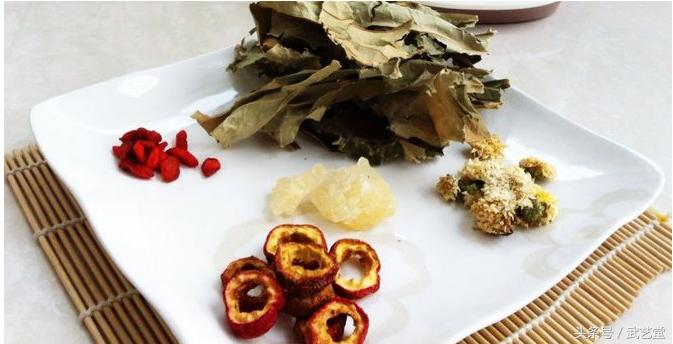 如何将便秘“连根拔起”？这些材料冲茶喝，肠道通了，肚腩也消了