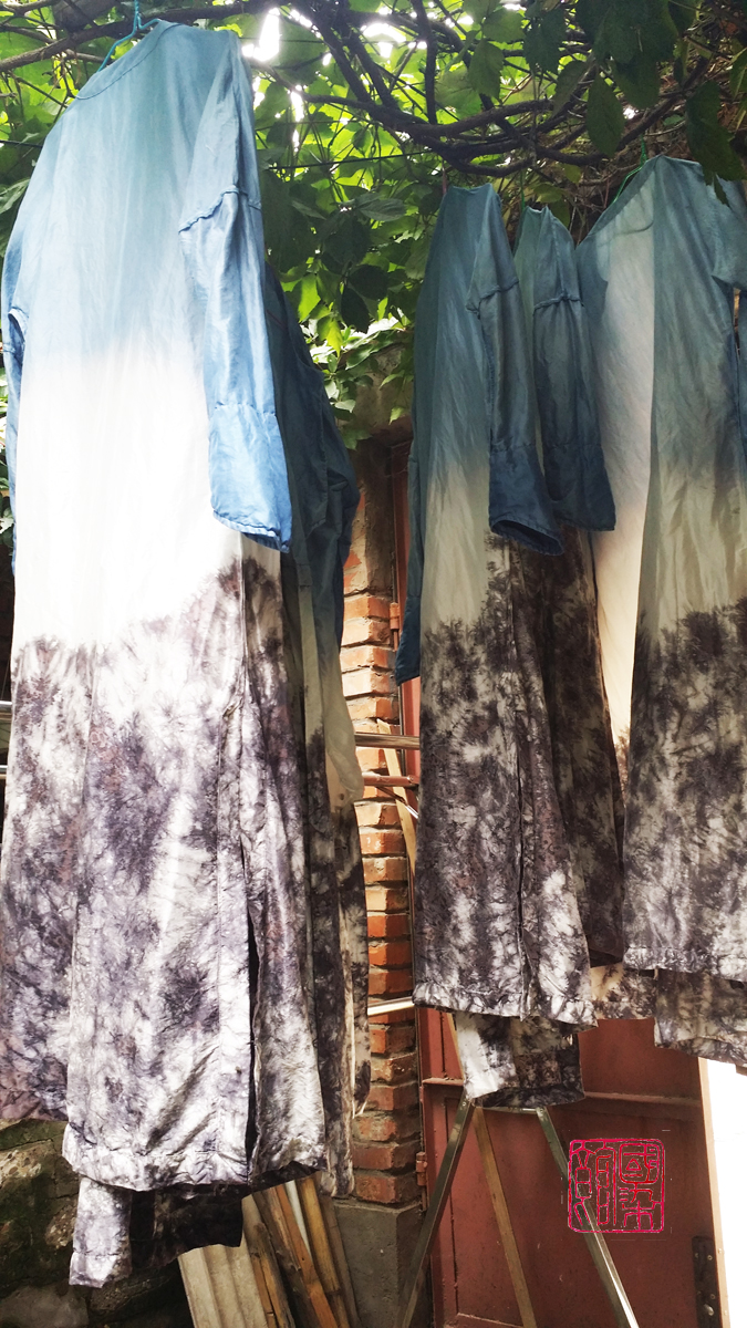 生活在左:蓝调水墨,将风景穿在身上