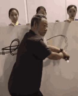 艺术在流浪,艺术在流浪小丑在殿堂是什么意思