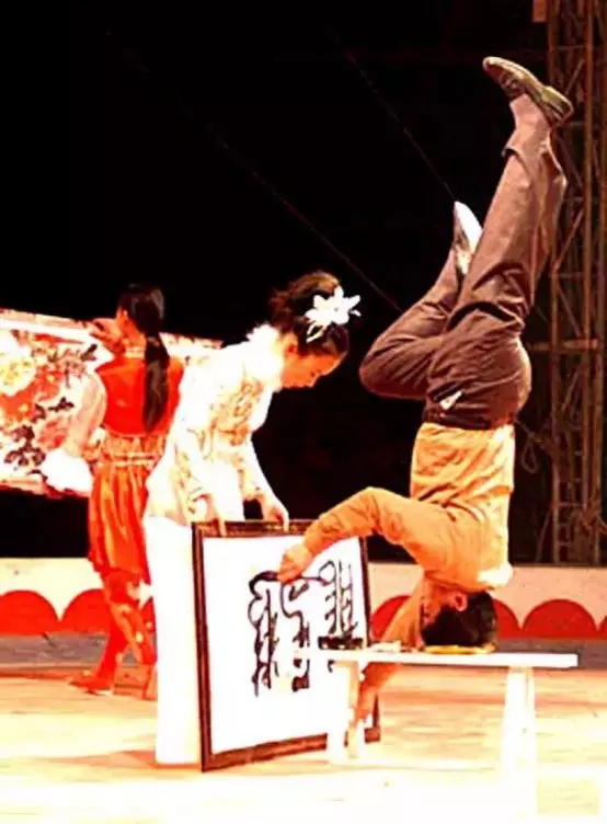 艺术在流浪,艺术在流浪小丑在殿堂是什么意思