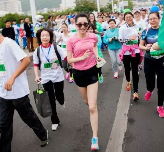 被50岁许晴的臀刺激了!美臀杀,我只服“许晴趴”