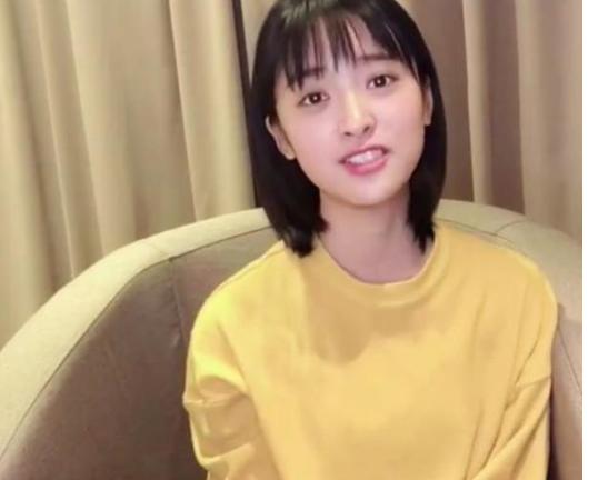 沈月清纯初恋脸,沈月看起来像个高中生的照片