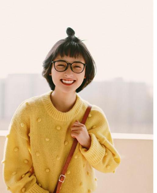 沈月清纯初恋脸,沈月看起来像个高中生的照片