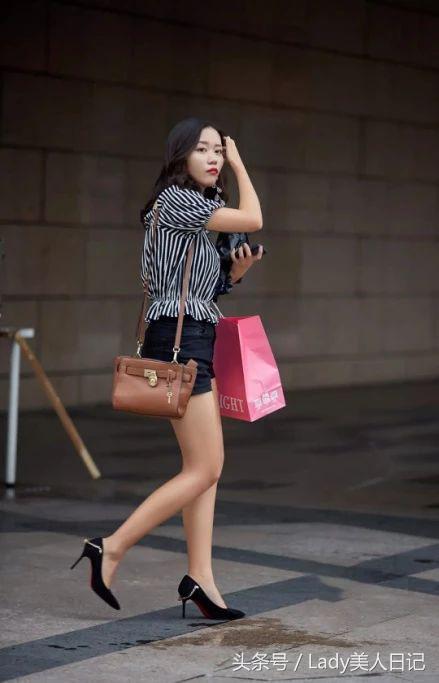 经典条纹单品时尚达人怎么穿,黑白条纹怎么穿不土气