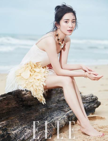 早期黄晓明杨颖拍戏,杨幂被问拍戏遇到生理期会怎么办