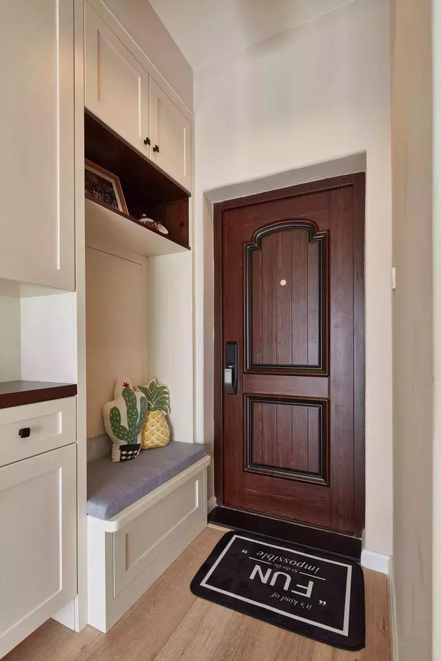 客厅砌一堵墙做隔断不影响通风,在客厅砌了半截墙做隔断