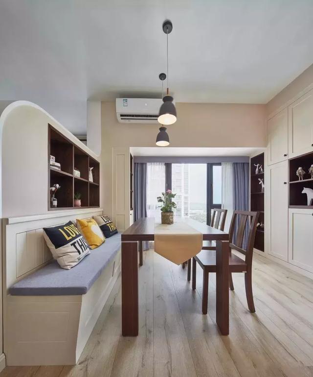 客厅砌一堵墙做隔断不影响通风,在客厅砌了半截墙做隔断