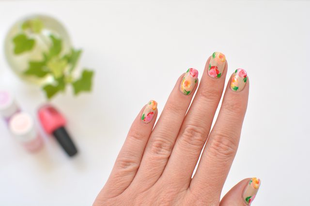 复古玫瑰花美甲图片,复古水彩玫瑰美甲新中式