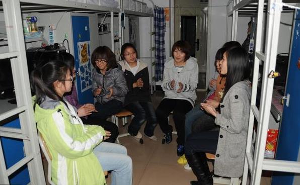 大一女生被舍友针对,女生宿舍被学姐针对后续