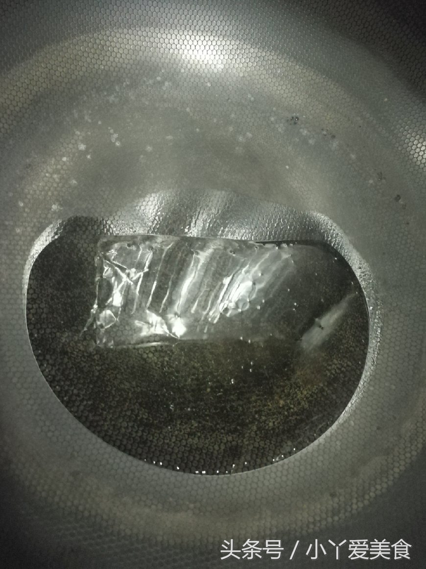 东北烀豇豆肉皮咸菜做法,东北烀地瓜梗咸菜教程