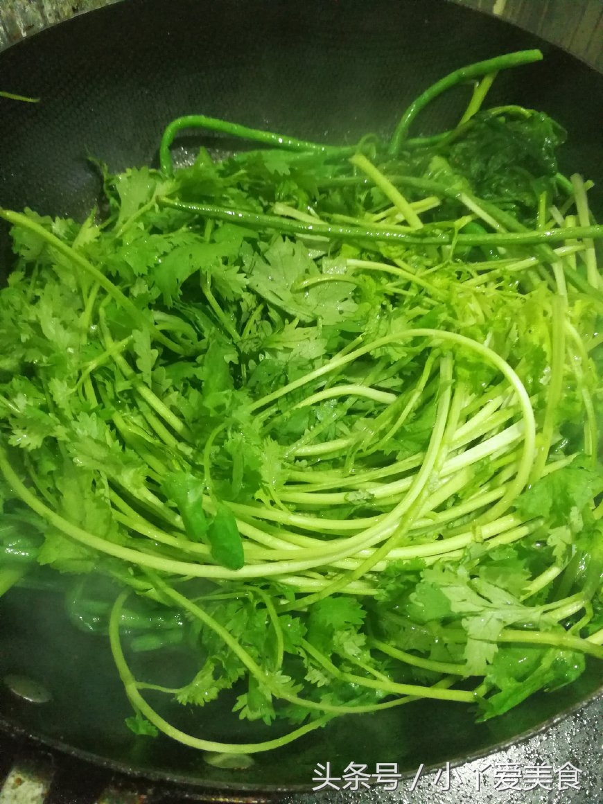 东北烀豇豆肉皮咸菜做法,东北烀地瓜梗咸菜教程