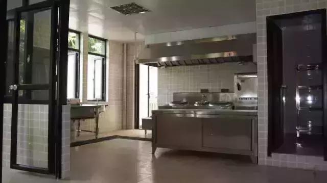 重庆这些“土豪”学校,从幼儿园开始就读不起了……