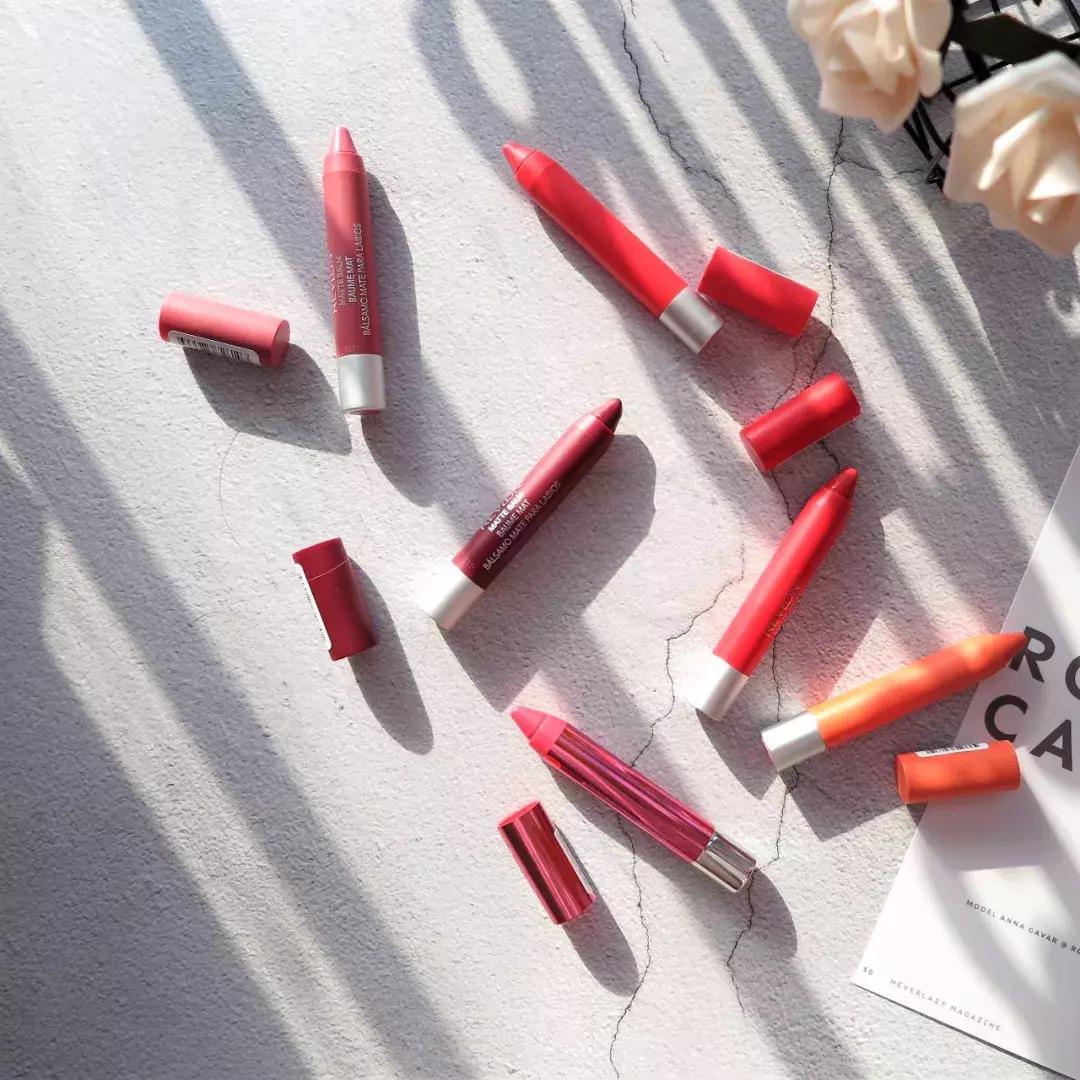 试色唇膏开箱视频,露华浓口红经典黑管唇膏