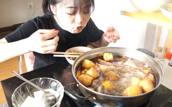 女大学生昏迷14天,女大学生晕倒众人救