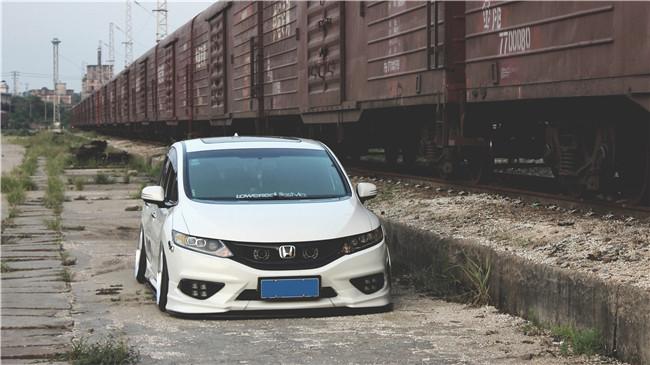 从“背书包穿校服”到毕业一身朴素白衣，福建车友打造超帅本田杰德