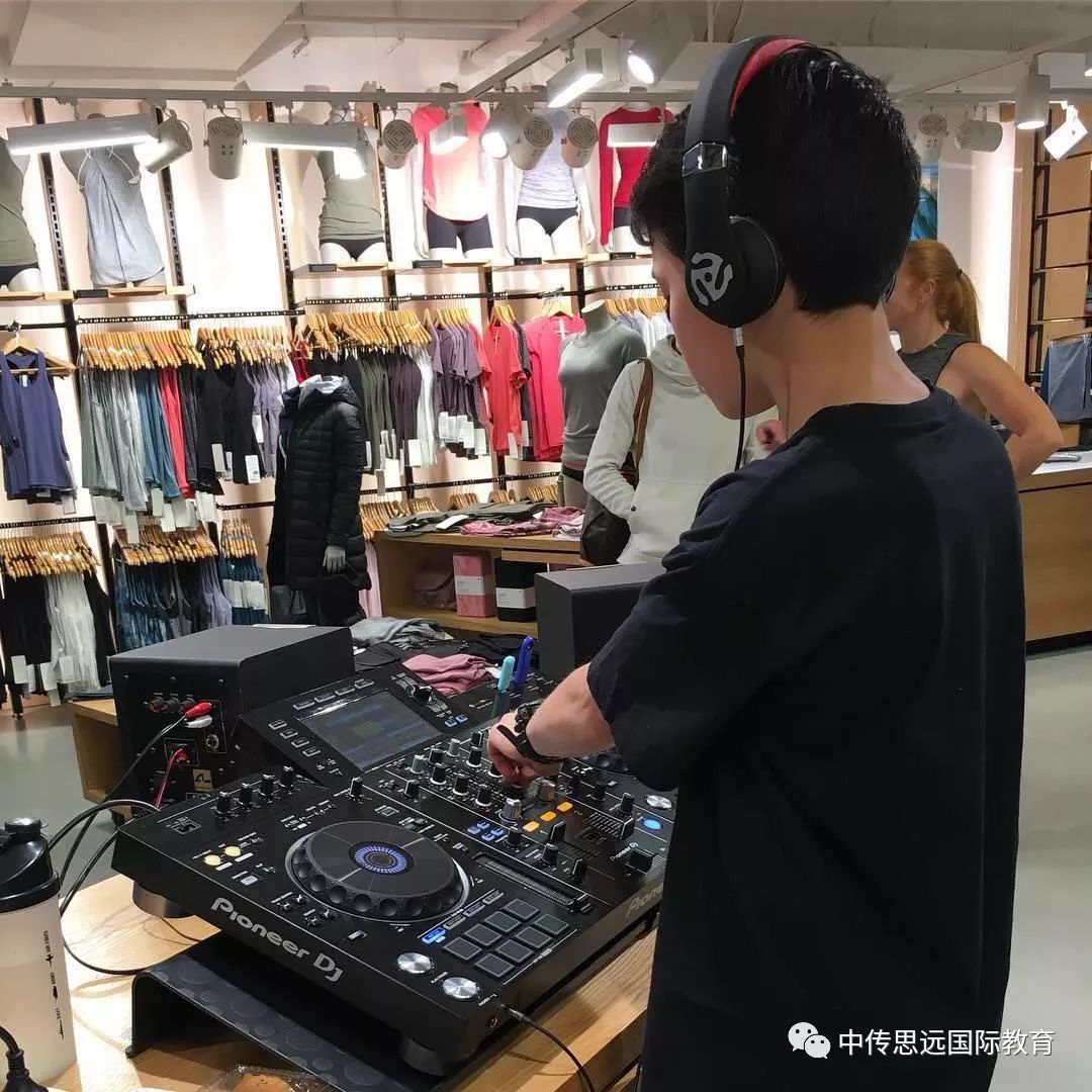 加拿大最火运动,nike合作的瑜伽品牌