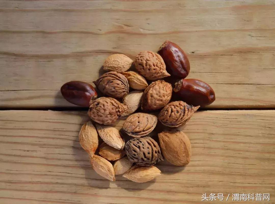 发霉食物伤肾、致癌,去掉坏的还能吃?