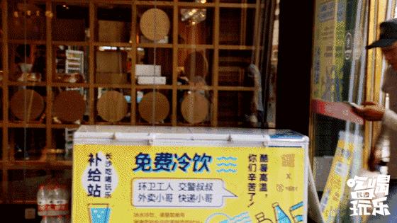 40度高温下一群人出现在街头,三十八度高温街头