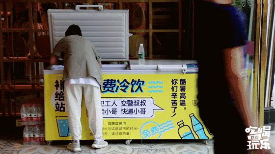 40度高温下一群人出现在街头,三十八度高温街头