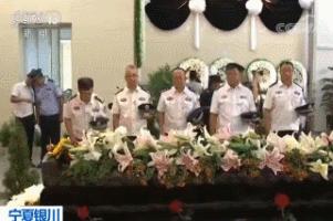 *徽警**照耀，送别英雄远行