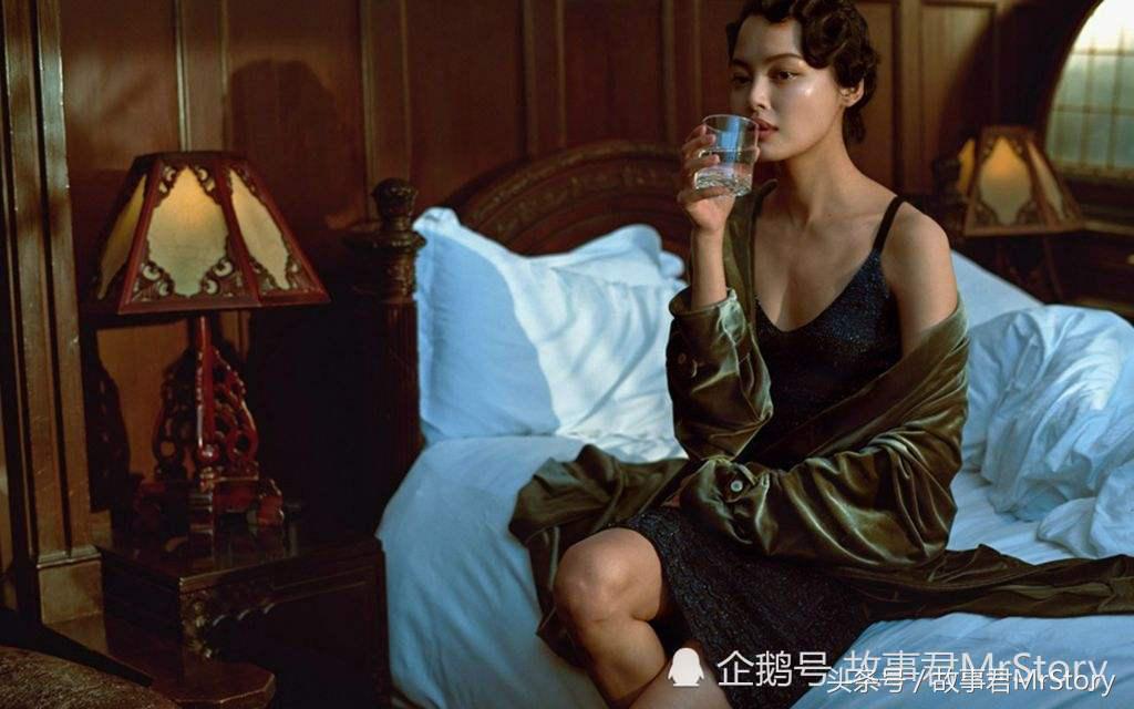 这个满脸写着“欲望”的女演员说:我想红,我想赚钱