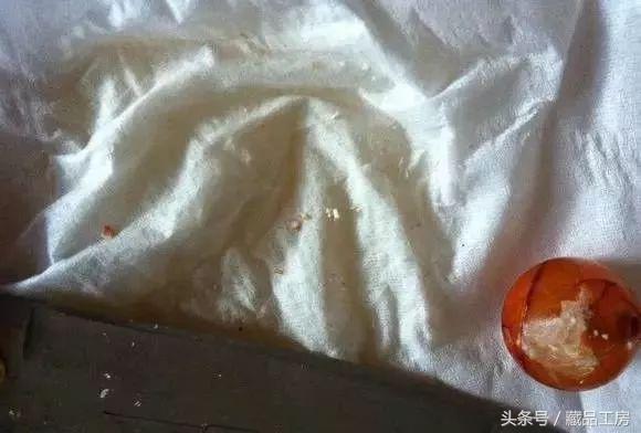 鉴别蜜蜡真假视频全过程,欧洲回流深红色老蜜蜡的鉴别方法