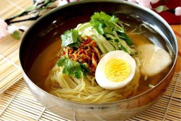 天气热心情烦躁吃什么好,天气干燥饮食应怎样