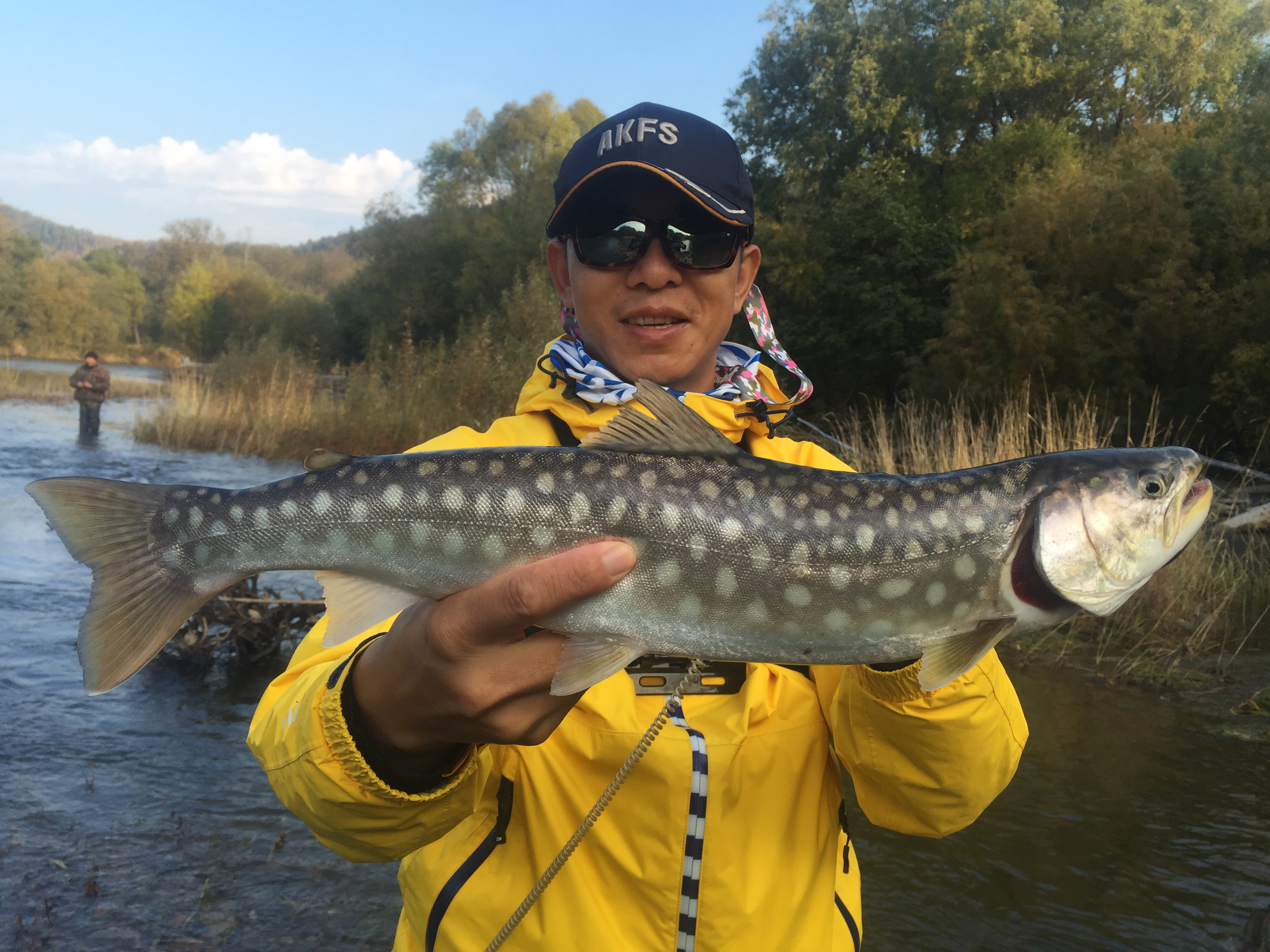 中国钓鱼爱好者海上钓鱼,中国钓鱼人海钓视频