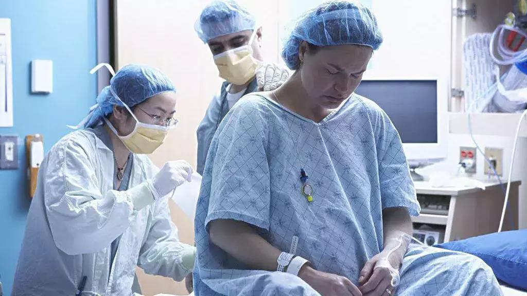 产科医生帮孕妈分娩做准备,产科科普孕妈妈需要准备什么东西