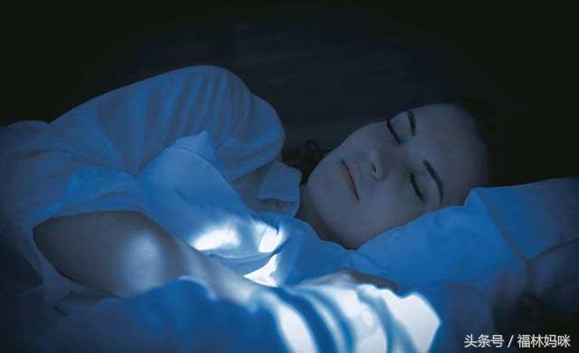 做梦梦见小白狗是什么意思,孕妇梦见小黑狗是胎梦吗