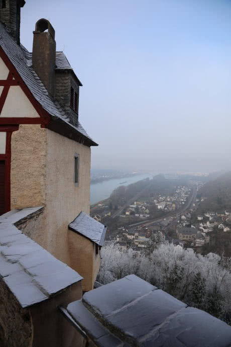 德国这个中世纪古堡，厕所正对餐厅，墙上挂着贞操带！