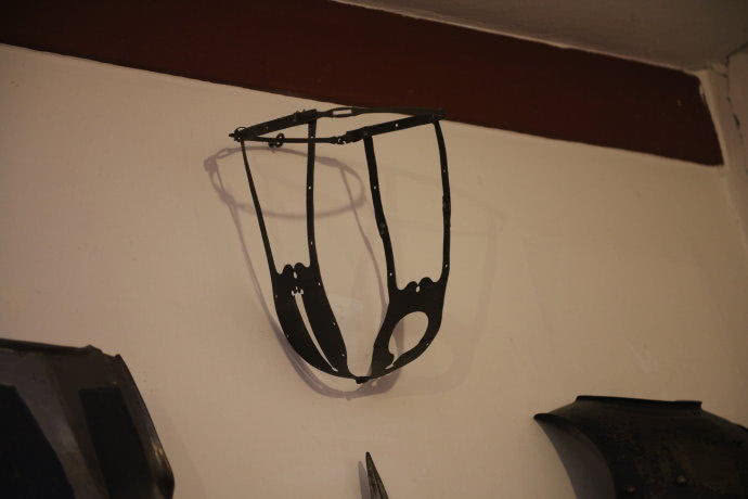 德国这个中世纪古堡，厕所正对餐厅，墙上挂着贞操带！