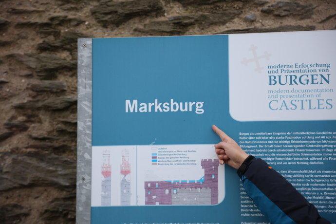 德国这个中世纪古堡，厕所正对餐厅，墙上挂着贞操带！