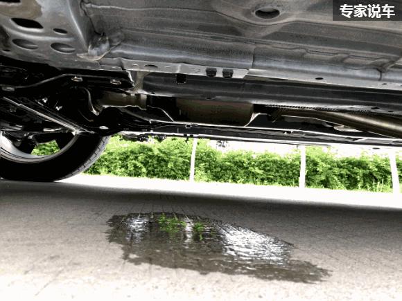 汽车发动机底下滴水是正常现象么,柴油发动机废气管滴水是什么原因