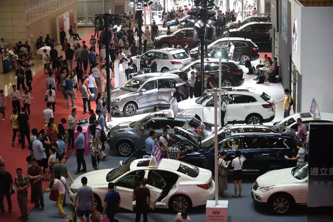 背着车贷的人是什么样,背着汽车去旅行