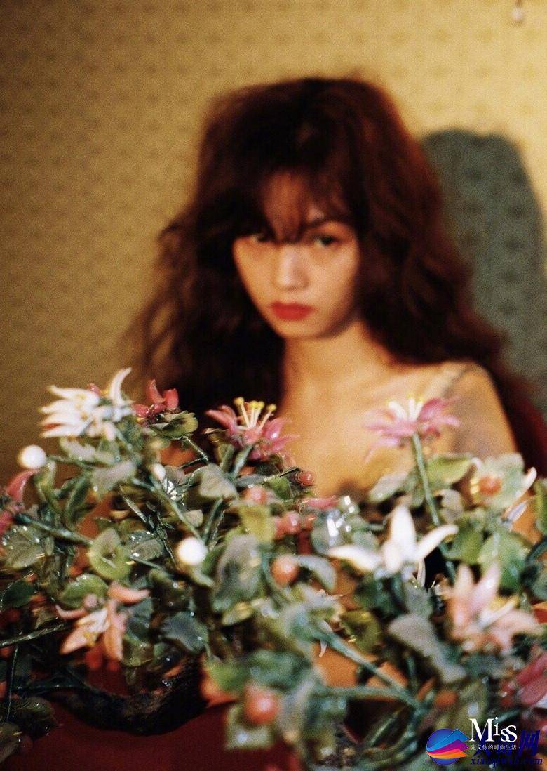 七哥力荐：女人的激吻唇一定要配上海藻卷才是真性感