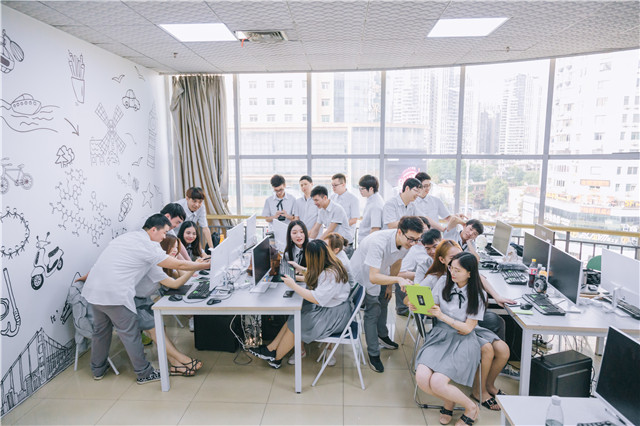 武汉汇众广埠屯校区：最美毕业季，情谊不散场