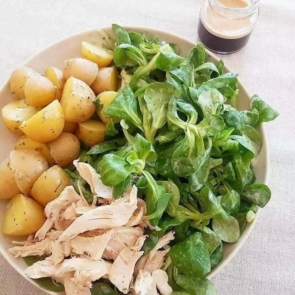 腹肌帅哥小鲜肉锻炼,练腹肌不伤腰速成腹肌的动作