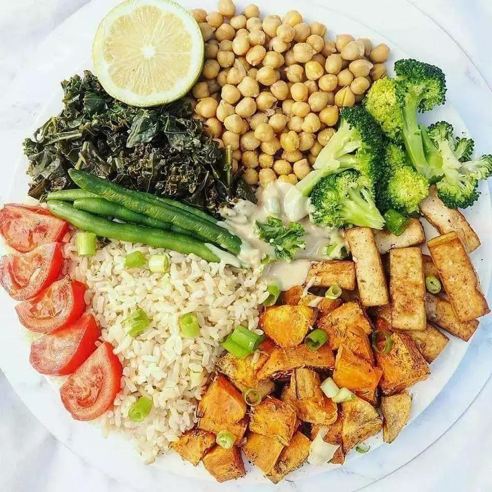 腹肌帅哥小鲜肉锻炼,练腹肌不伤腰速成腹肌的动作