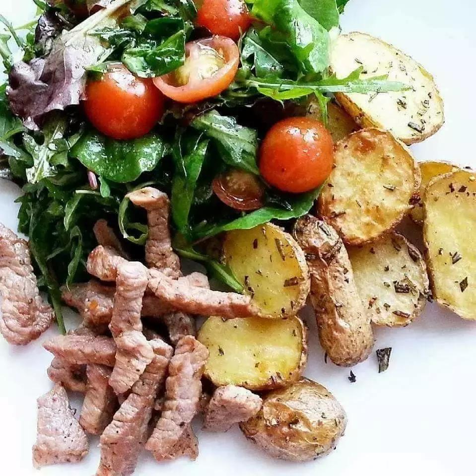 腹肌帅哥小鲜肉锻炼,练腹肌不伤腰速成腹肌的动作