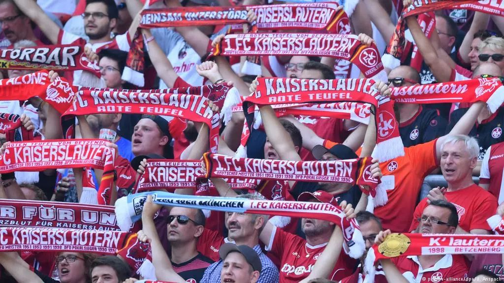 为什么一场丙级联赛能吸引4万球迷，你不看足球，所以你不知道